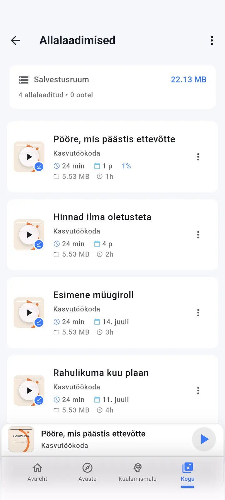 Allalaaditud episoodide ekraan — The Podcast App, töötab selles keeles.