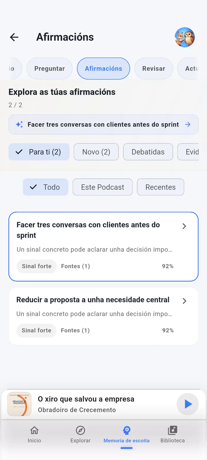 A pantalla do asistente de IA — The Podcast App, en execución neste idioma.