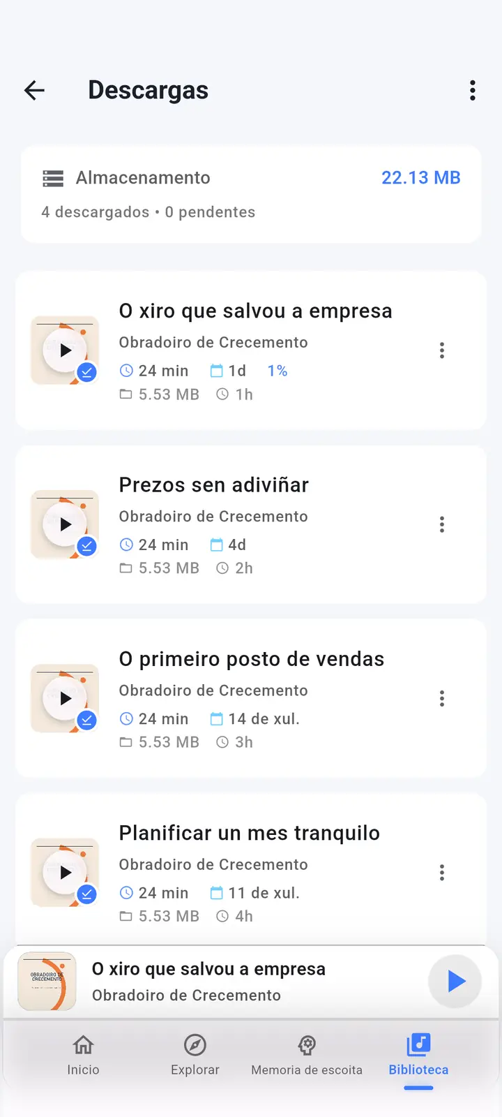 A pantalla dos episodios descargados — The Podcast App, en execución neste idioma.
