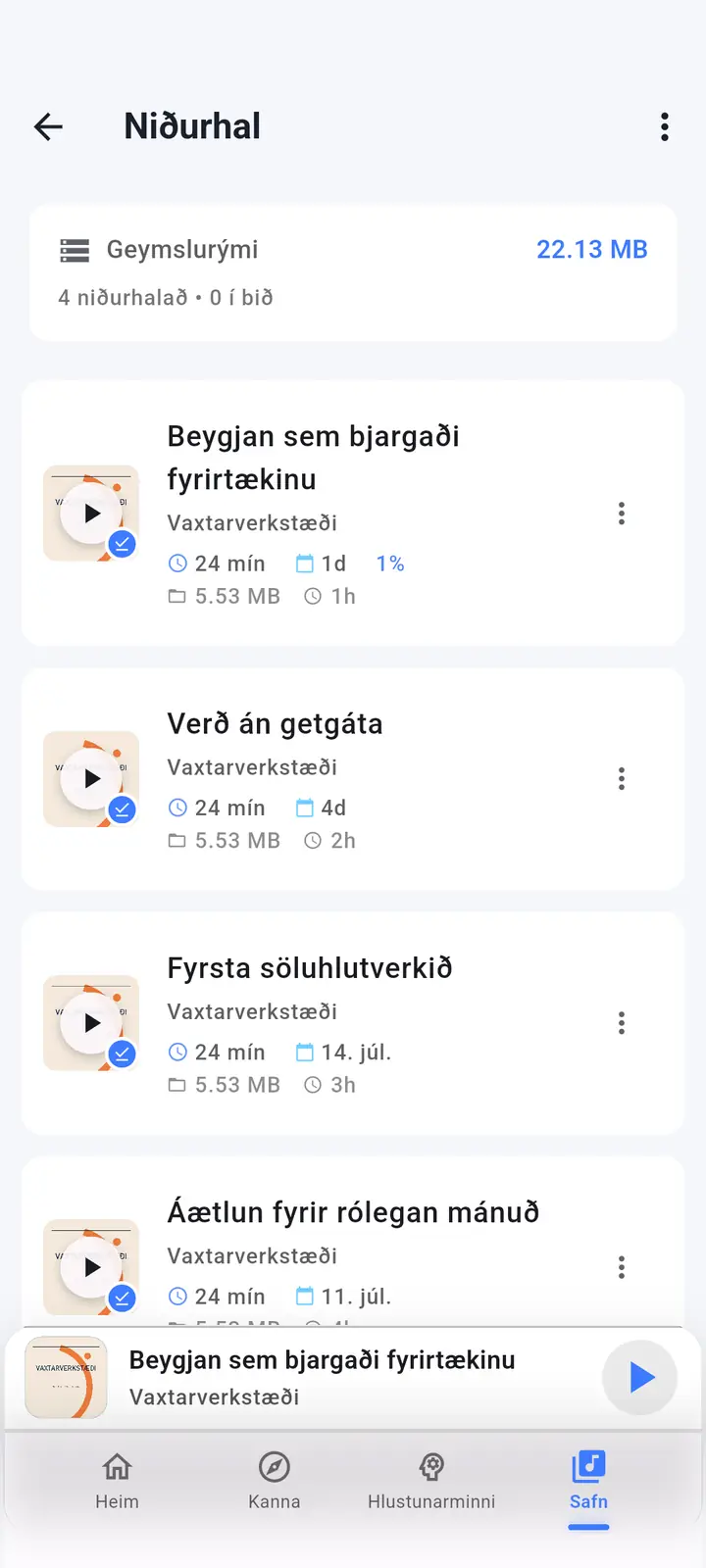 Skjár niðurhalaðra þátta — The Podcast App, keyrt á þessu tungumáli.