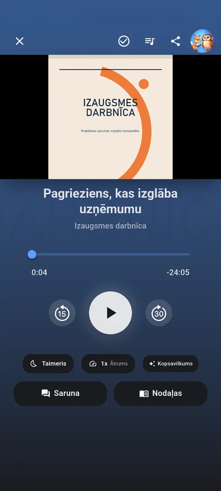Audio atskaņotāja ekrāns — The Podcast App, darbojas šajā valodā.